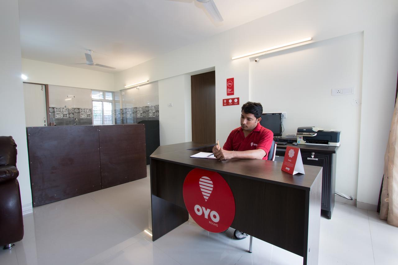 Oyo 9052 Leisurely Abode Hotel Khadki Buitenkant foto